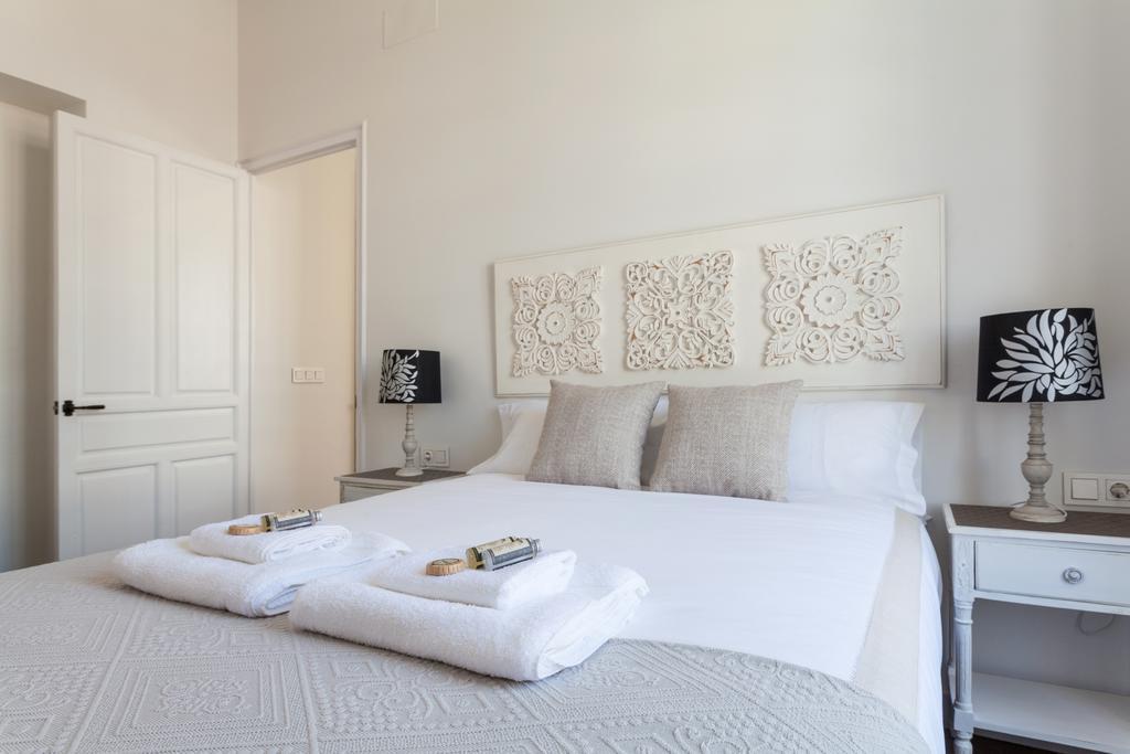 Stunning Boutique - Space Maison Apartments Севиля Екстериор снимка
