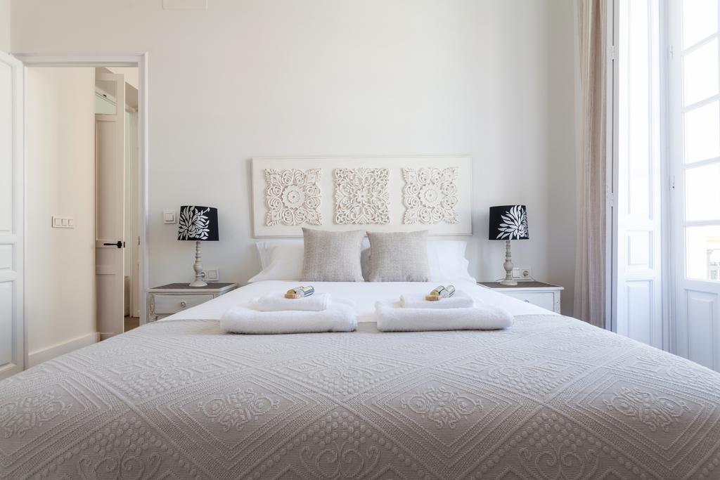 Stunning Boutique - Space Maison Apartments Севиля Екстериор снимка