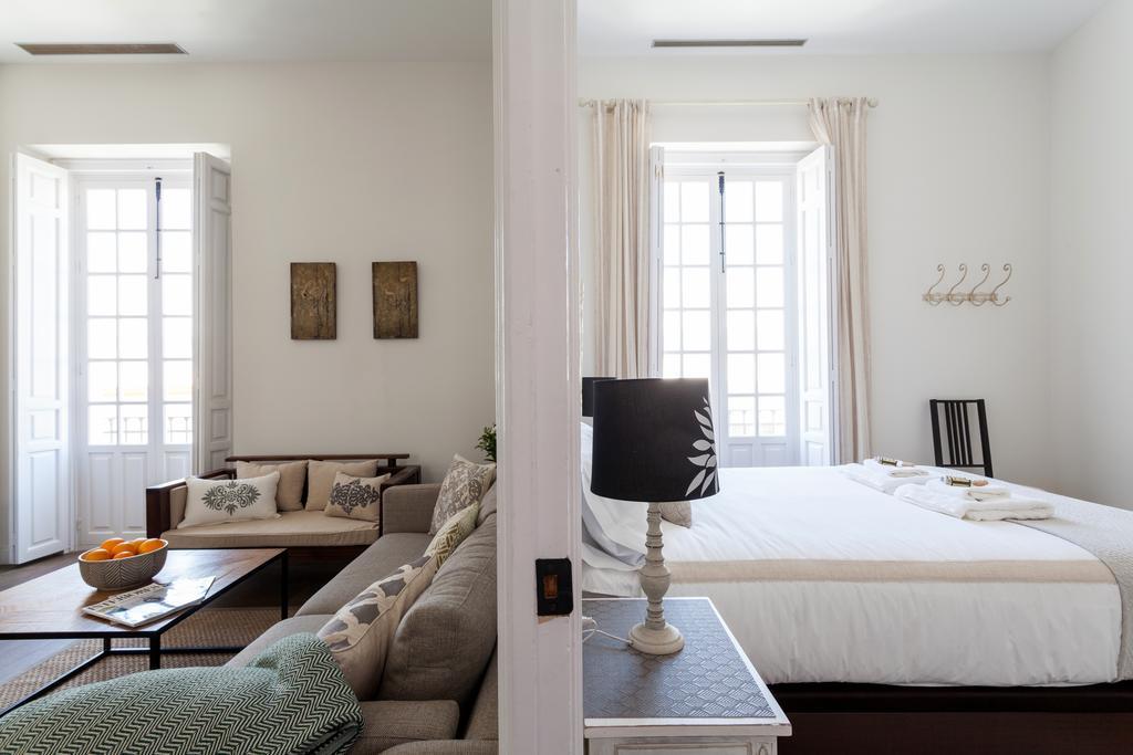 Stunning Boutique - Space Maison Apartments Севиля Екстериор снимка