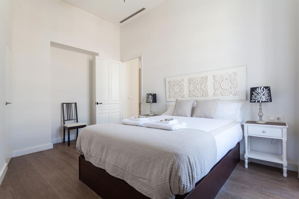 Stunning Boutique - Space Maison Apartments Севиля Екстериор снимка